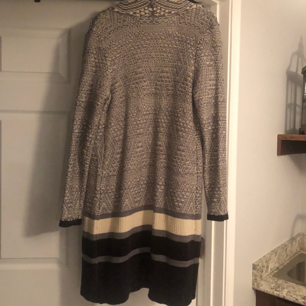 Beautiful sweater - Picture 2 of 2